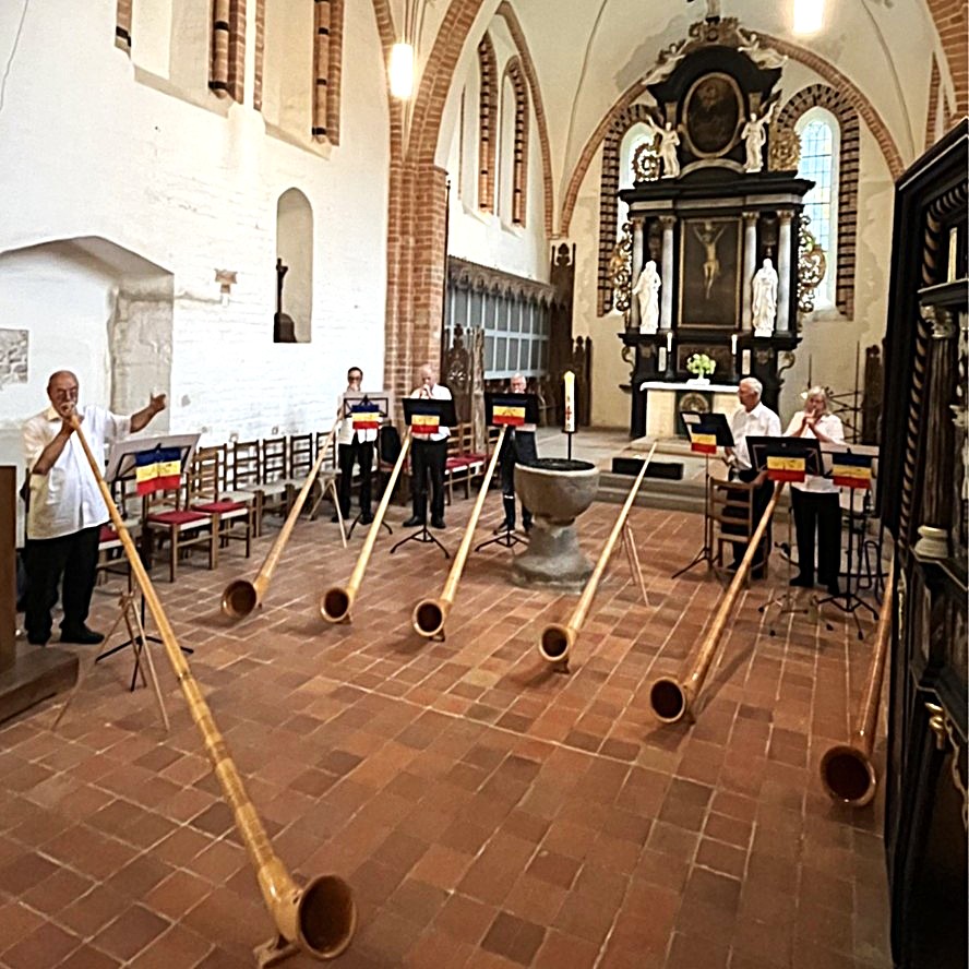 Alphörner in der Kirche